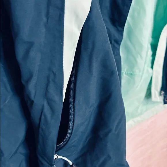 The North Face Women's Navy and Mint Shell Jacket Size XL - Picture 11 of 11